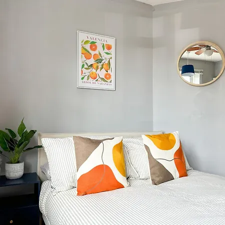 Luxury Central 2-Bed Townhouse - Parking, Hot Tub & Fire Pit Canterbury Exterior photo