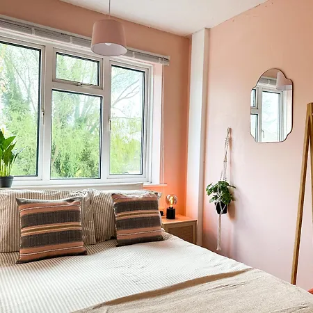 Luxury Central 2-Bed Townhouse - Parking, Hot Tub & Fire Pit Canterbury Exterior photo