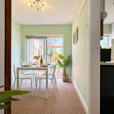 Luxury Central 2-Bed Townhouse - Parking, Hot Tub & Fire Pit Canterbury Exterior photo