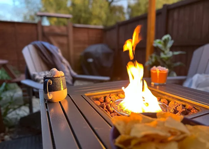 Luxury Central 2-Bed Townhouse - Parking, Hot Tub & Fire Pit
